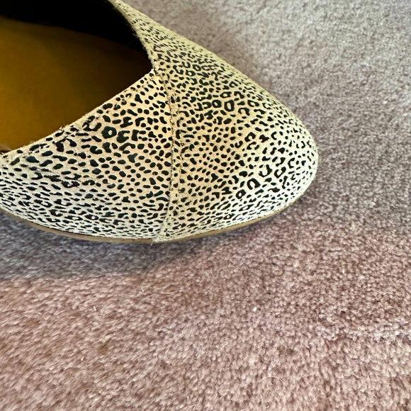 Tom’s women’s shoes 9.5 - Picture 3 of 6